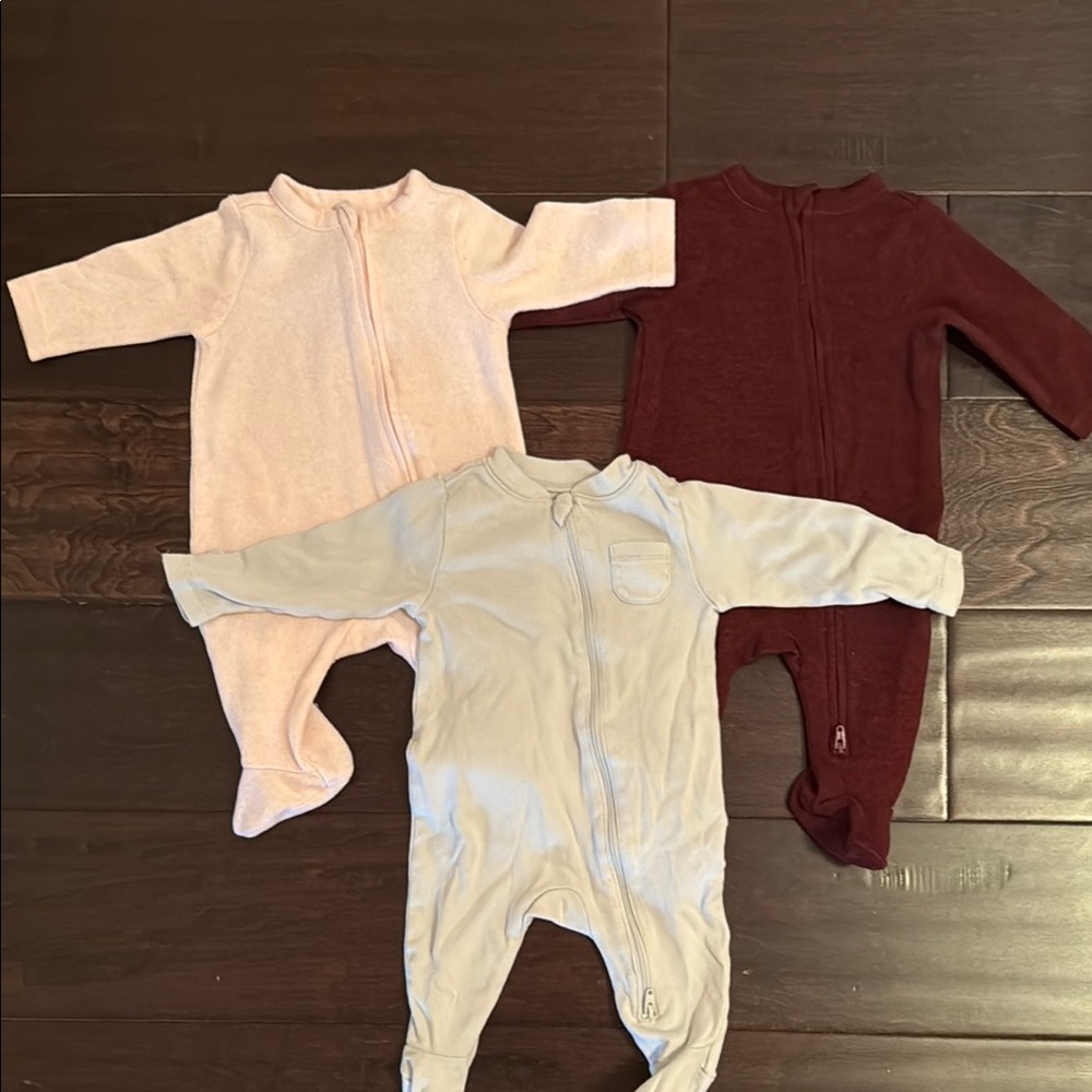 Great Baby Bundle! Old Navy Cozy Footies One Piece Sleep and Plays!